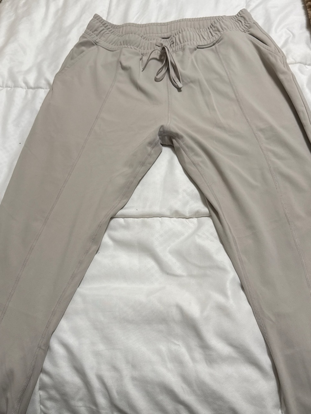 Kensie Women’s Jogger Pants in Light Taupe